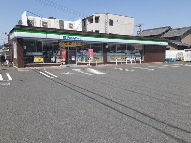 コンビニ　ファミリーマート港明正一丁目店（コンビニ）まで320m