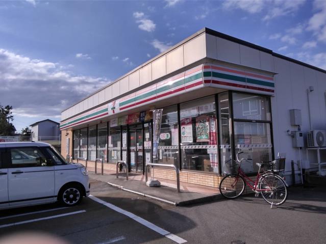 コンビニ　セブンイレブン（コンビニ）まで839m