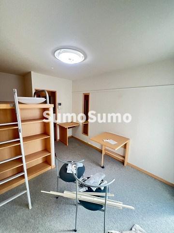 居室・リビング　こちらの居間で趣味の時間をお楽しみください