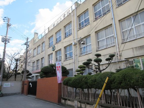 小学校　勝山小学校（小学校）まで470m