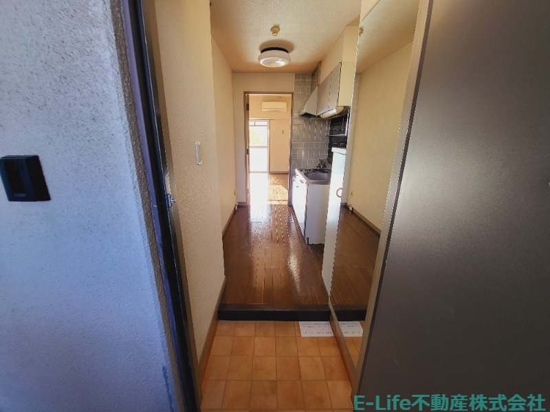 玄関　※同型間取り別部屋写真