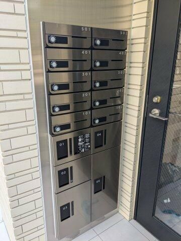 エントランス　落ち着いたエントランスです