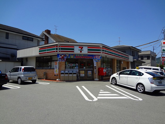 コンビニ　セブンイレブン横手１丁目店（コンビニ）まで260m