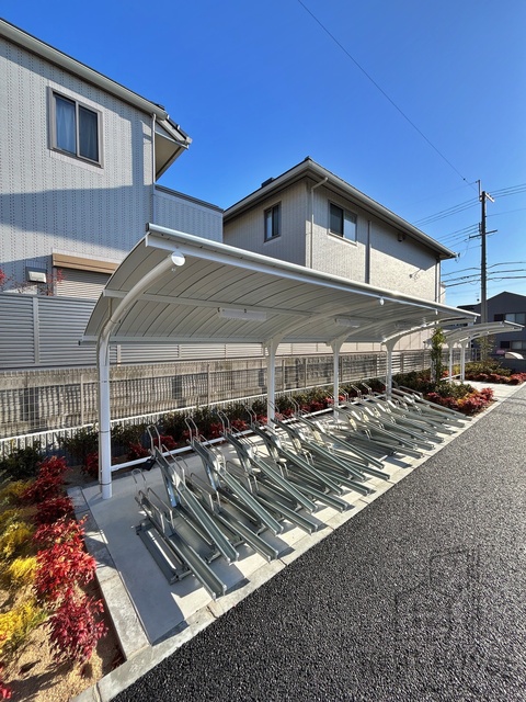 駐車場　外観（建設中）