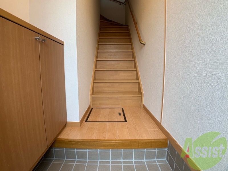 玄関　玄関になります。毎日の出入りはこちらから！