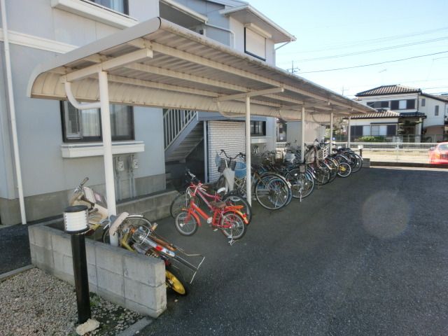 その他共有部分　屋根付きの駐輪場です。