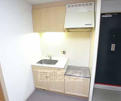 キッチン　収納たっぷりのキッチンです