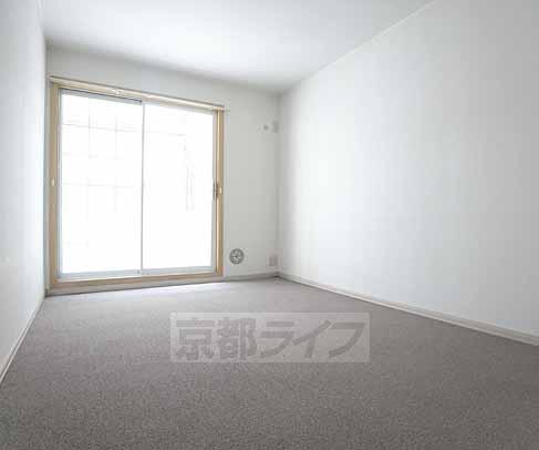 居室・リビング　温かみのあるカーペット使用