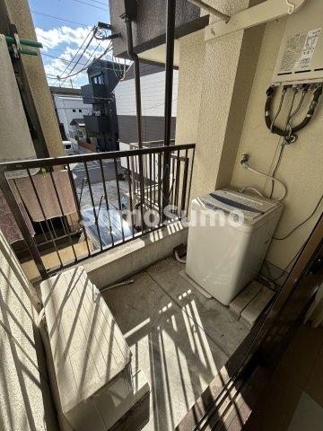 バルコニー　バルコニーからの眺めを楽しみながら食事をしませんか