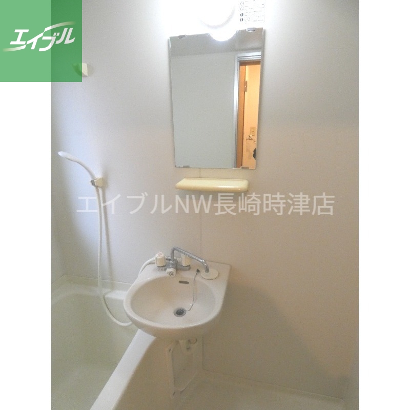 洗面設備　※別号室の写真になります。