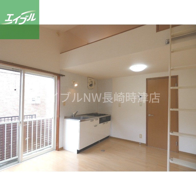 居室・リビング　※別号室の写真になります。