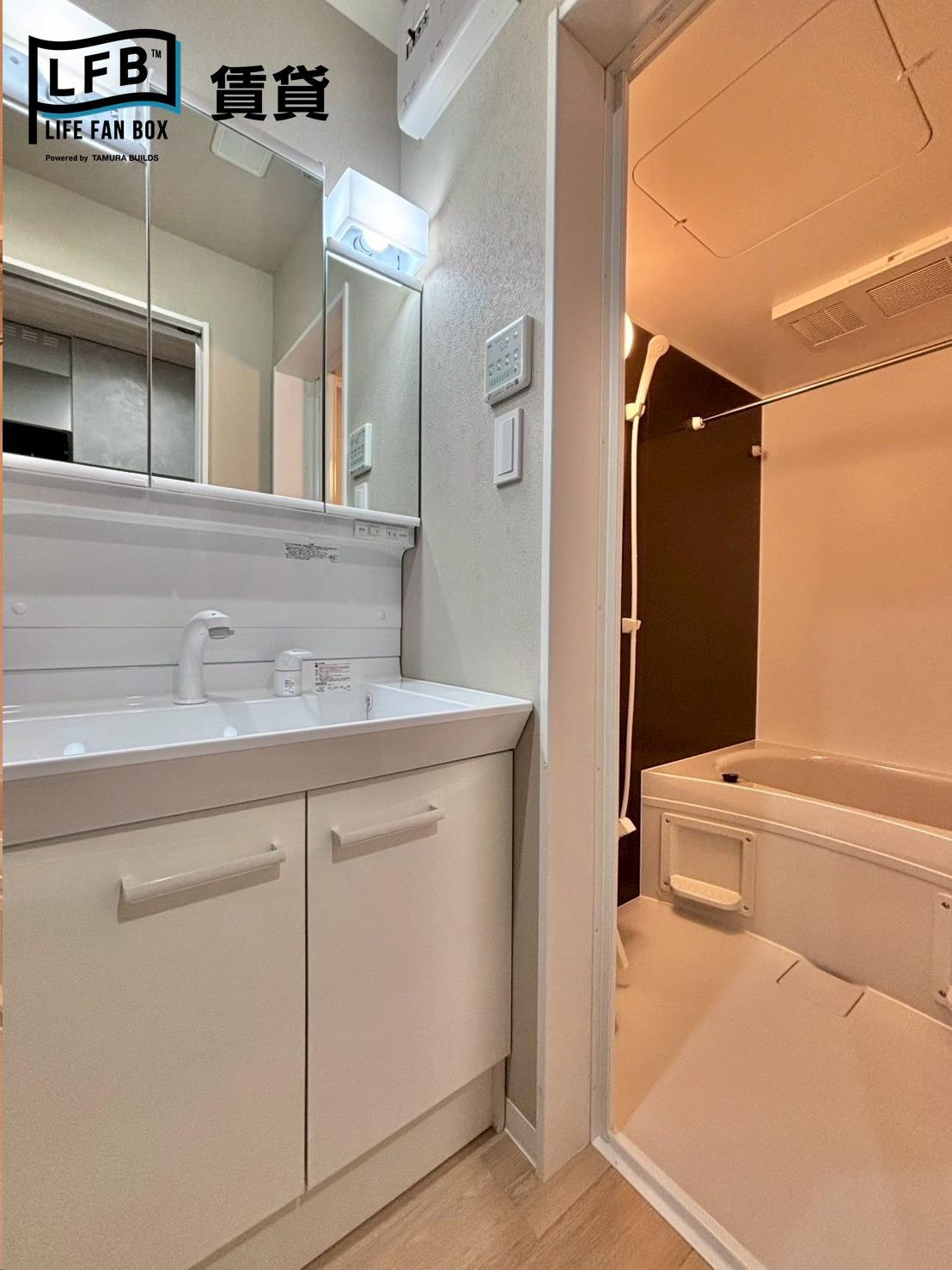 洗面設備　※同間取り【仮称】平井新築アパートの室内写真です。壁紙や床の