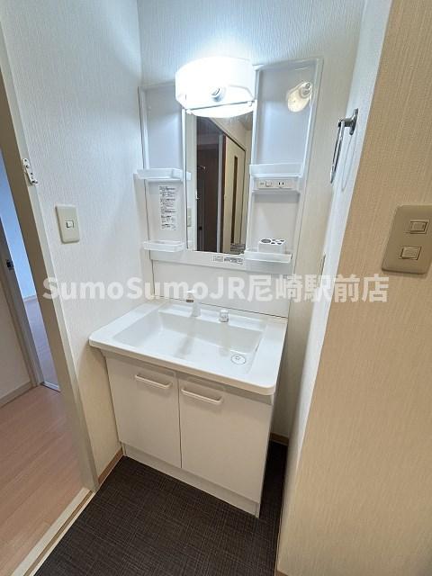 洗面設備　独立洗面台あり、毎朝おしゃれに忙しい女性の方におすすめです