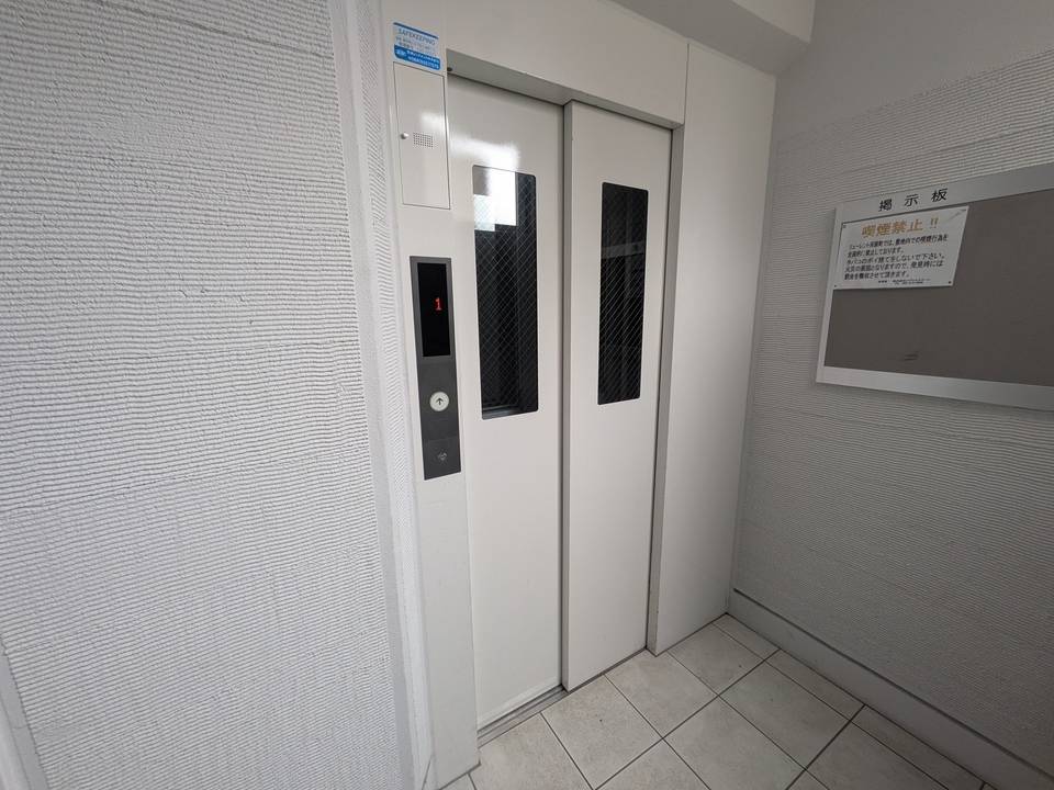 エントランス　エレベーター