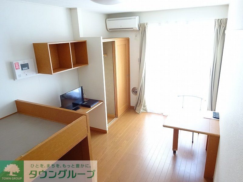 居室・リビング　1階はフローリング、2階はカーペット仕様です。