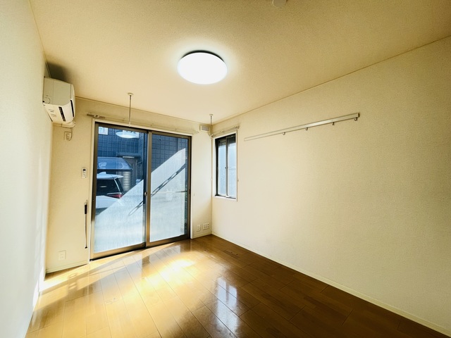 居室・リビング　清掃前の写真です