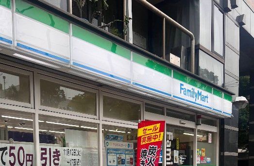 コンビニ　ファミリーマート横浜弥生町店（コンビニ）まで490m