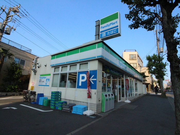 コンビニ　ファミリーマート目黒本町2丁目店（コンビニ）まで358m