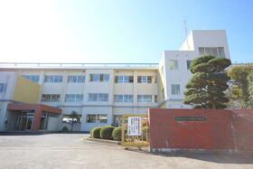 小学校　筑西市立養蚕小学校（小学校）まで851m