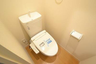 トイレ　もちろん、ウォシュレット付き☆