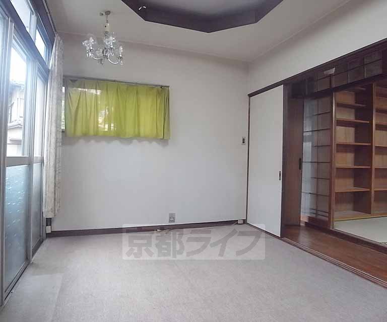 居室・リビング　違う角度からのお部屋写真です。