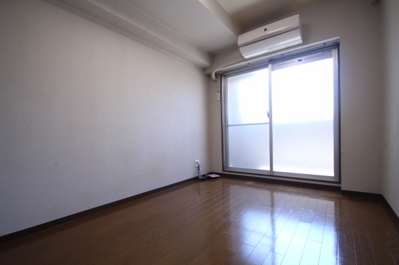 居室・リビング　※別号室の写真です。