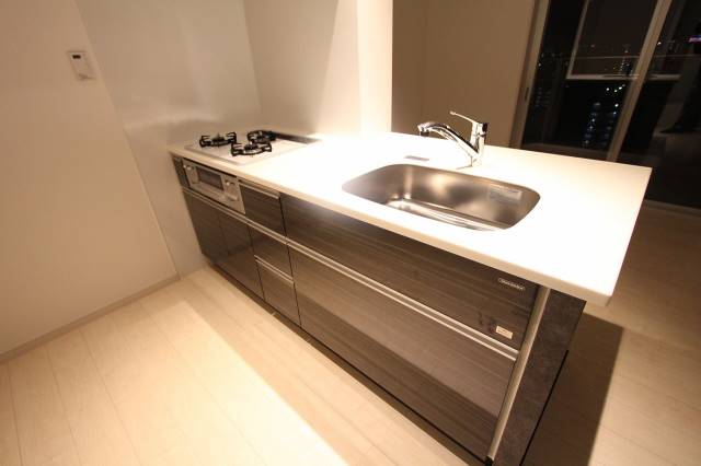 キッチン　３口ガスコンロ設置です