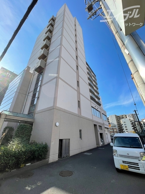 建物外観　大きい建物なので比較的見つけやすいです