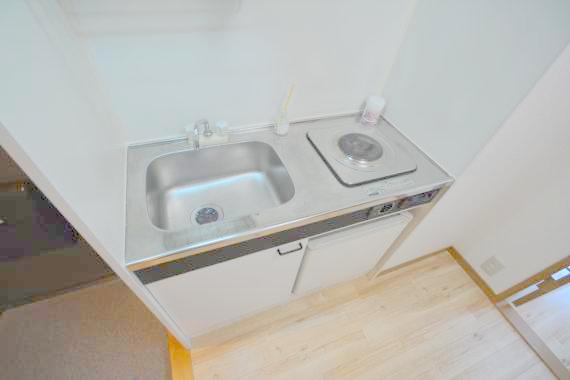 キッチン　ピカピカのミニキッチンです。お料理が楽しくなりますね。