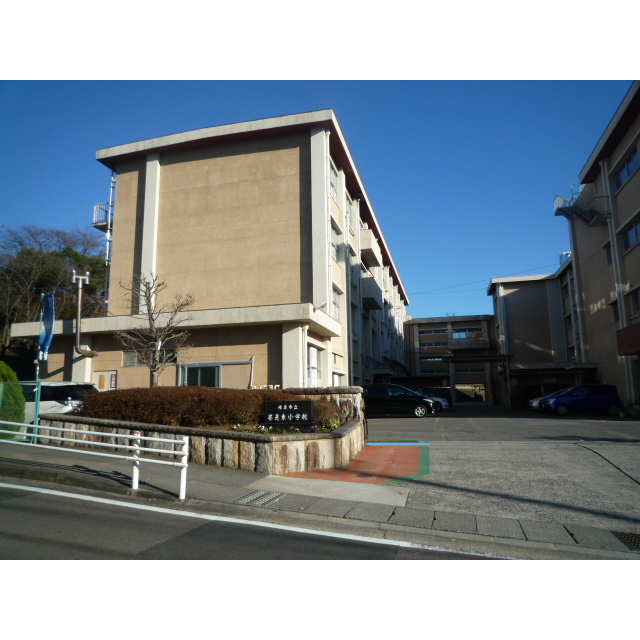 小学校　芥見東小学校　２７（小学校）まで112m