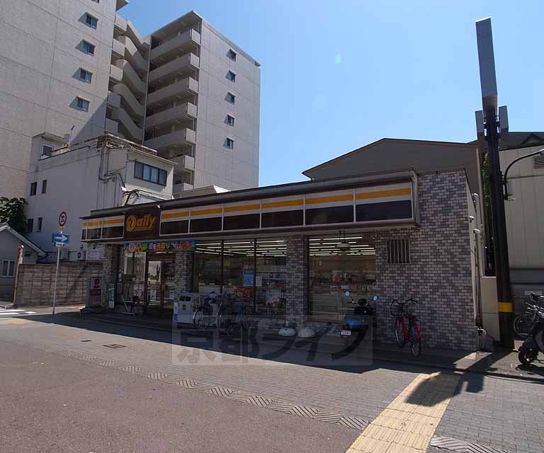 コンビニ　デイリーヤマザキ堀川仏光寺店（コンビニ）まで142m