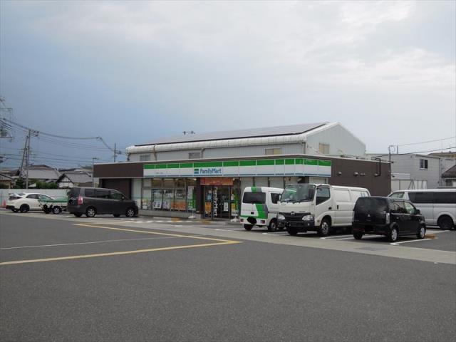 コンビニ　ファミリーマート（コンビニ）まで437m
