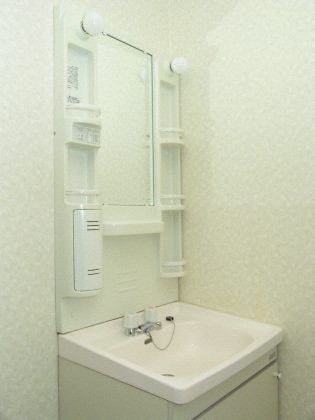 洗面設備　脱衣スペースもあります