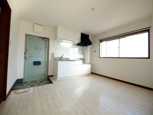 その他部屋・スペース　窓が多くて明るい居室