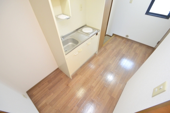 キッチン　キッチスペース・冷蔵庫置き場もしっかり確保。