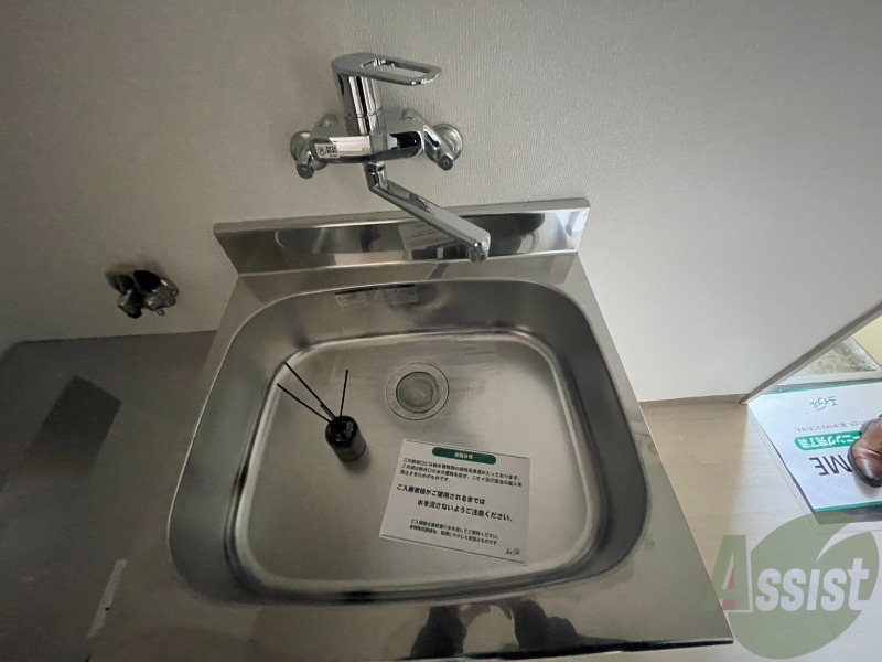 洗面設備　洗面台はありませんのでこちらをお使いください。