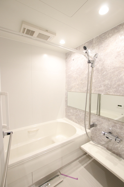 バス・シャワールーム　乾燥暖房＋追焚機能付きのバスルーム