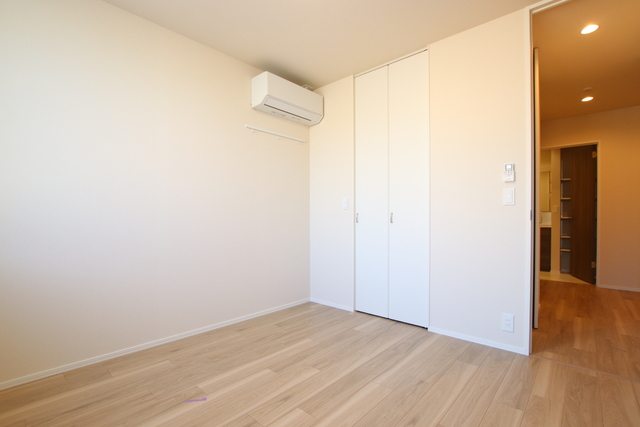 その他部屋・スペース　５．６帖の洋室　エアコン＋ＷＩＣ設置済