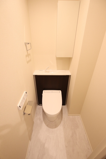 トイレ　温水洗浄便座機能付きのトイレ