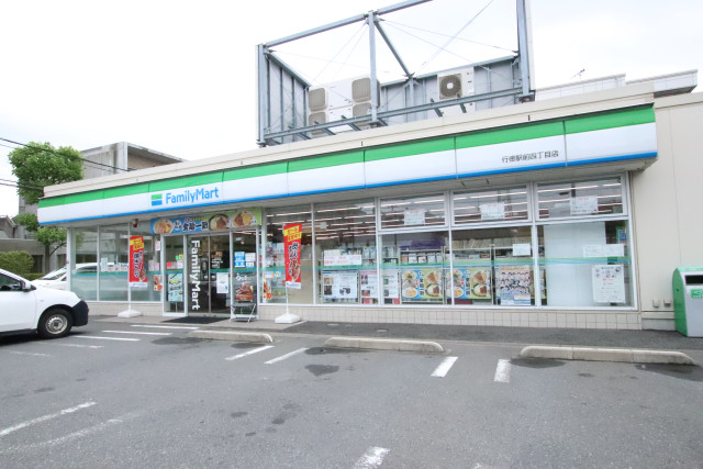 コンビニ　ファミリーマート行徳駅前店４丁目（コンビニ）まで300m