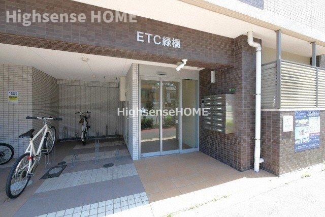 エントランス　落ち着いたエントランスです