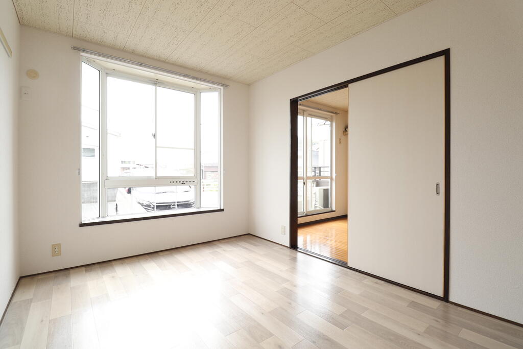 その他　もう一つの洋室です♪