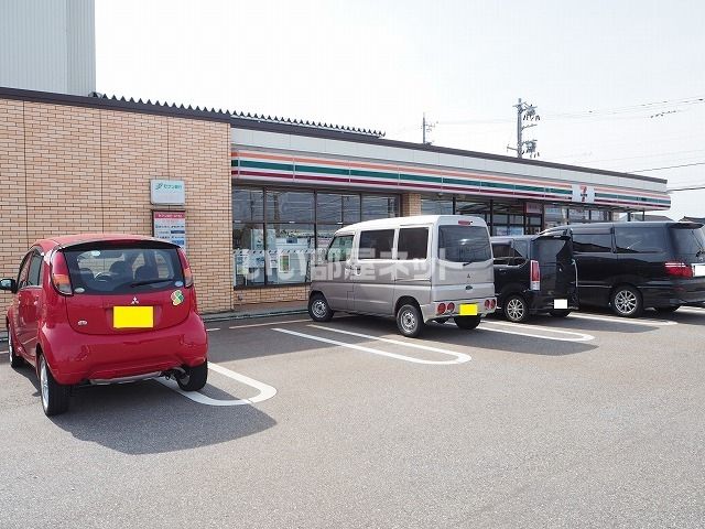 コンビニ　セブンイレブン　黒部田家店（コンビニ）まで381m