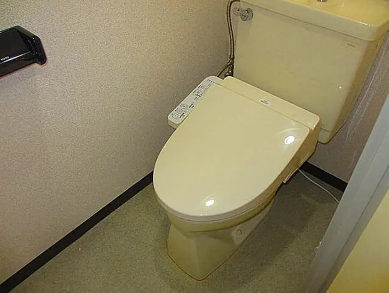 トイレ　※別号室の参考写真です♪