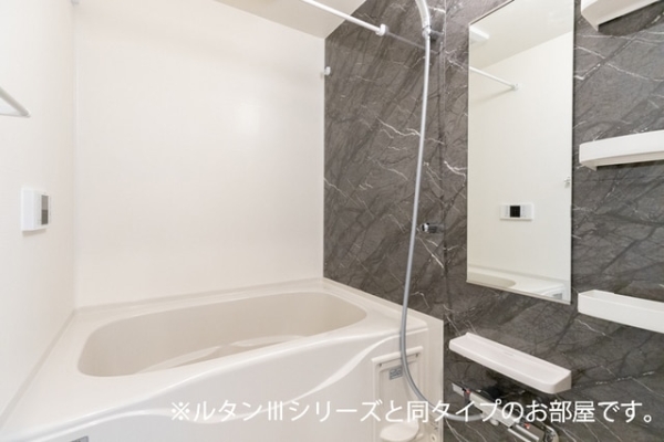 バス・シャワールーム　※参考写真　同建築メーカー施工の同間取完成他物件のものです。