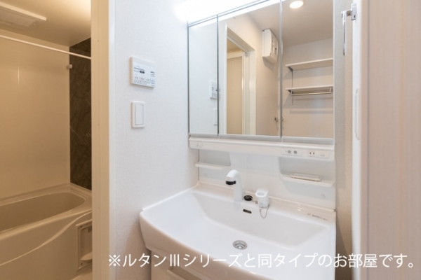 洗面設備　※参考写真　同建築メーカー施工の同間取完成他物件のものです。