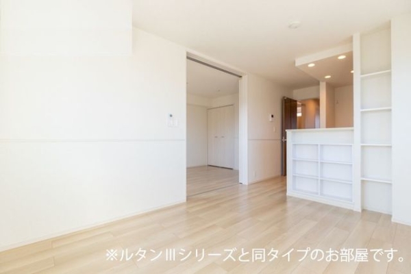 居室・リビング　※参考写真　同建築メーカー施工の同間取完成他物件のものです。