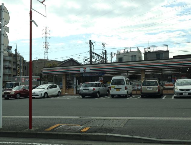 コンビニ　セブンイレブン（コンビニ）まで200m