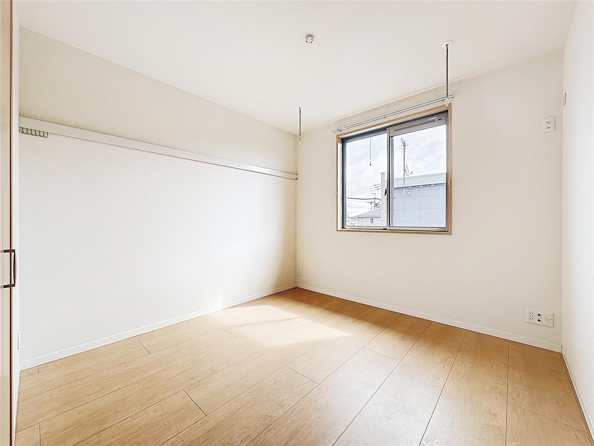 その他部屋・スペース　アクセントクロスが素敵な室内♪