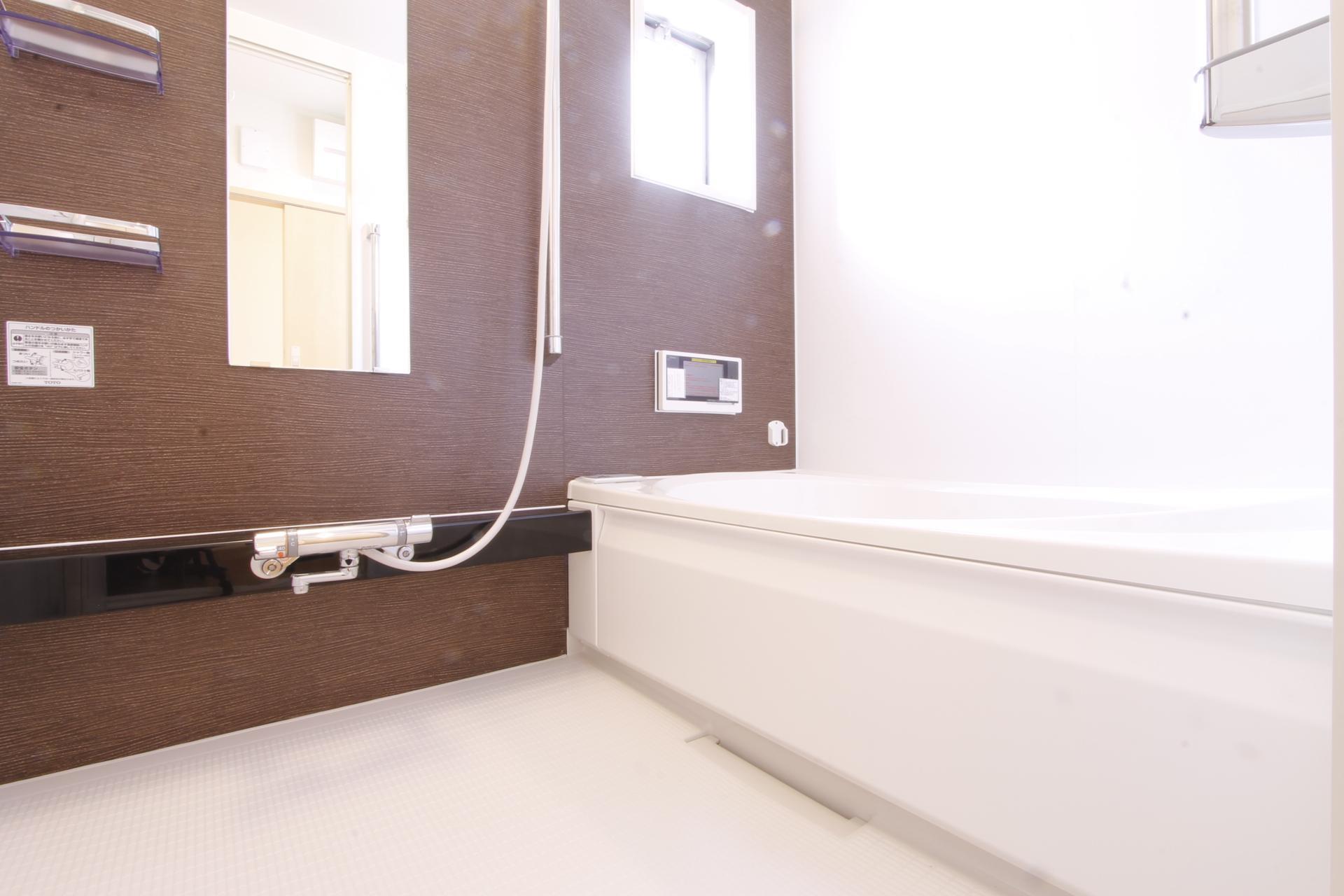 バス・シャワールーム　広々バスルームでゆったりくつろげます！